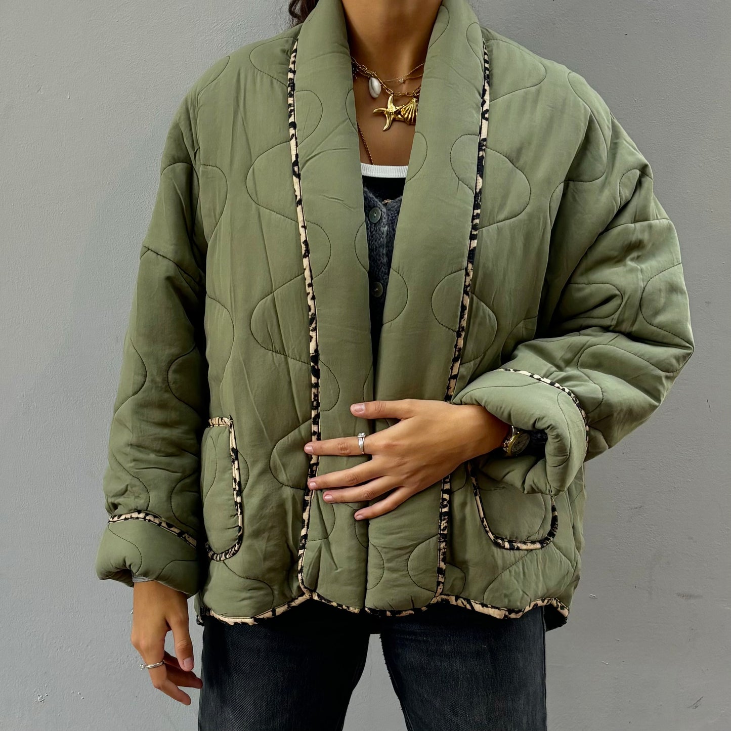 Khakifarbene Steppjacke